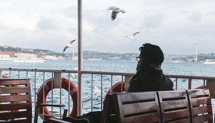 这回真的藏不住了：那条朋友圈背后的细节，终于有人讲清楚了